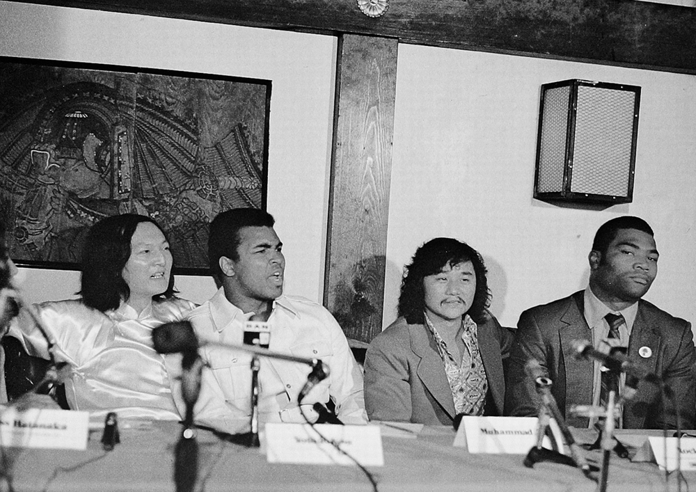 1972年の日本武道館でのモハメド・アリ対マック・フォスター 記者会見